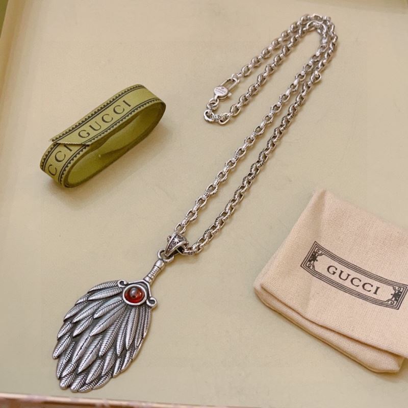 G*u*i necklaces